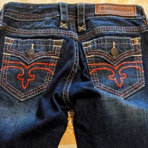 Skinny jeans with stretch and red embroidery